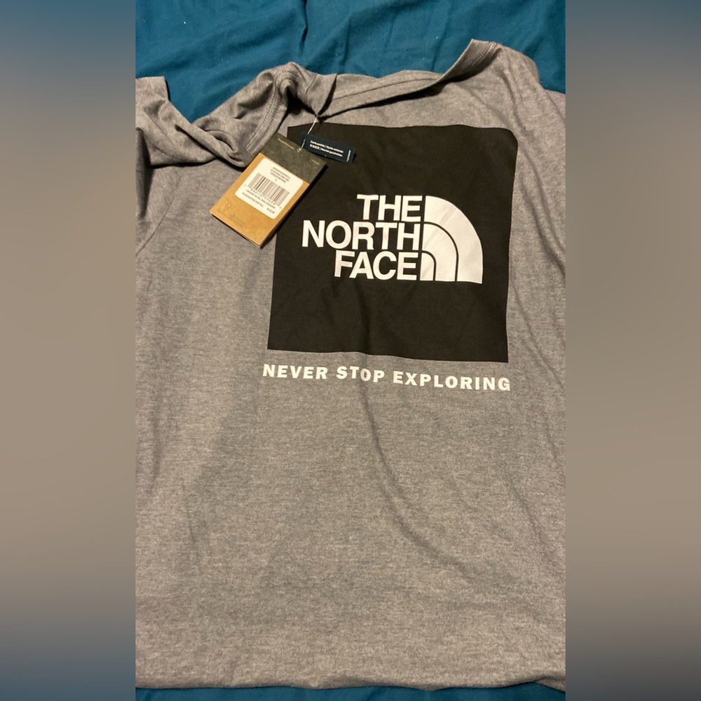 Brand new North Face t-shirt size Large